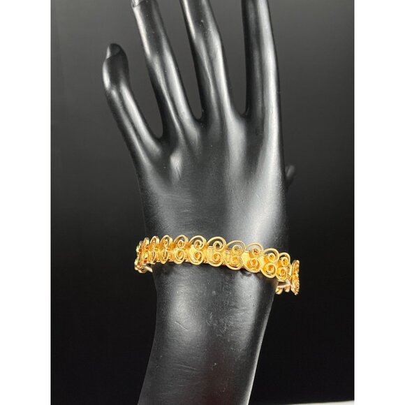 Vintage Gold hearted hinged bangle SKU 009 - Picture 3 of 6